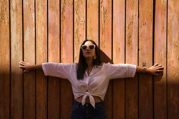 Portrait Young Beautiful South American Woman White Shirt Jeans Sunglasses — Foto de Stock