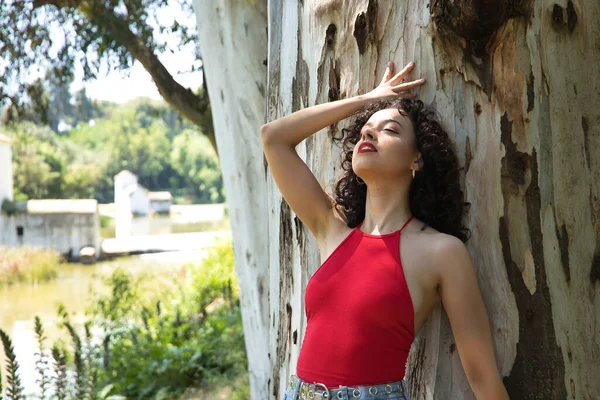 Young Attractive Brunette Woman Curly Hair Red Shirt Jeans Her — Stok Foto