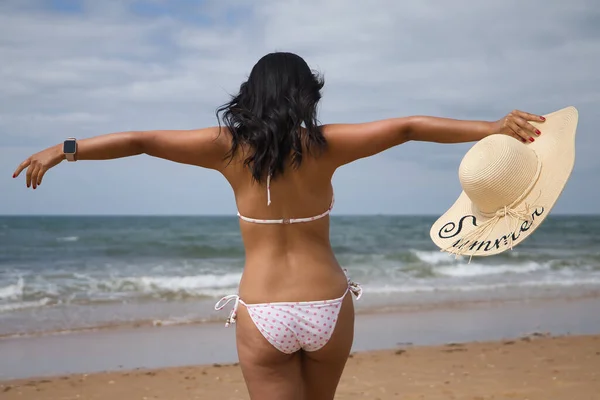South American Woman Young Beautiful Brunette Bikini Hat Word Summer — Stockfoto