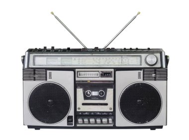 Retro radyo kaset kaydedicisi, beyaz arka planda izole edilmiş eski moda teypli eski radyo.