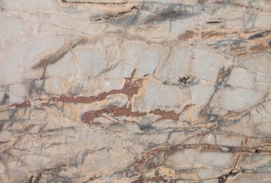 Çatlak ve arkaplan çizikleri olan eski mermer duvar dokusu, arka plan olarak kullanılabilen eski mermer döşeme veya beton dokusu.