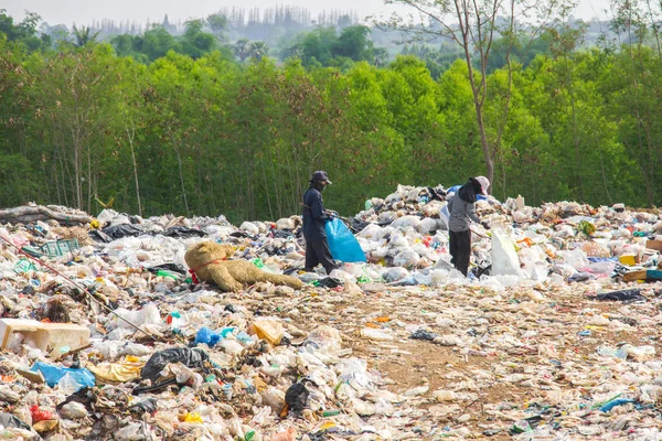 Pauvres Ramassent Les Ordures Pour Vente Raison Pauvreté Tas Déchets — Photo