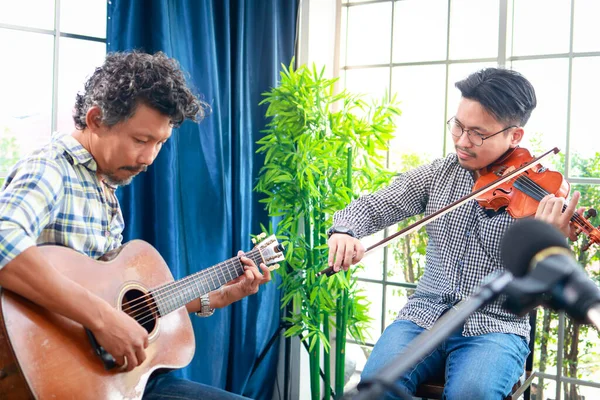 Two Asian Men Playing Violin Classical Instrument Acoustic Guitar Together — 图库照片