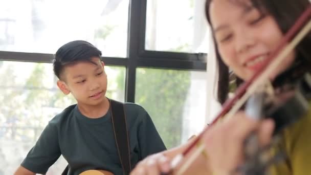 Asian Mother Son Live Home Couple Enjoyed Playing Music Together — Stockvideo