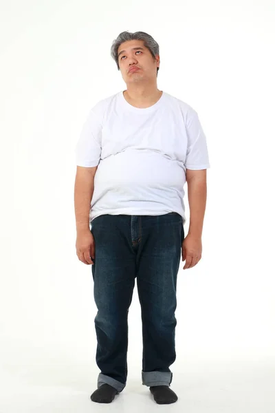 Hombre Gordo Con Camisa Blanca Pie Sobre Fondo Blanco Sentía —  Fotos de Stock