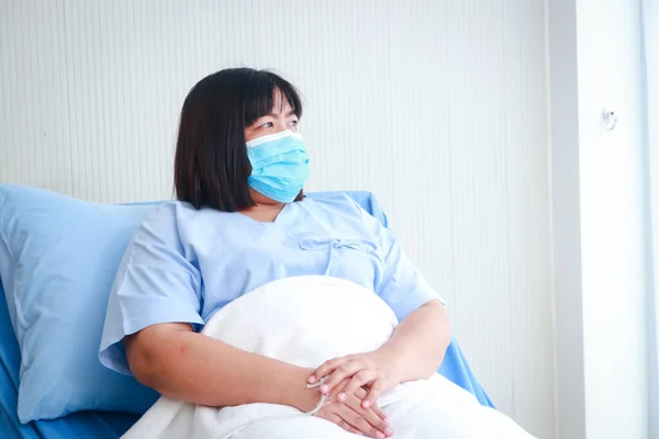 Mujer Obesa Hospitalizada Acuéstese Cama Habitación Del Paciente Concepto Servicios — Foto de Stock