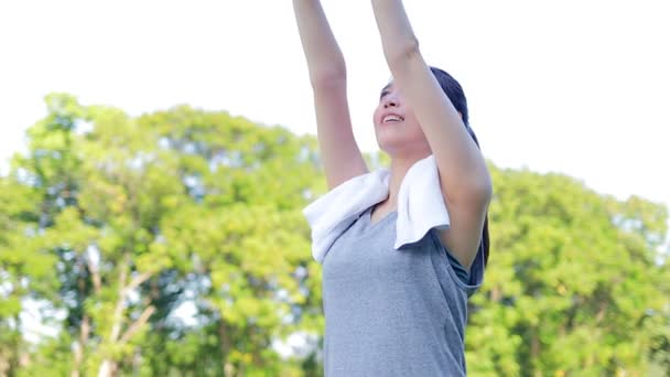 Hermosa Mujer Asiática Haciendo Ejercicio Parque Por Mañana Concepto Salud — Vídeo de stock