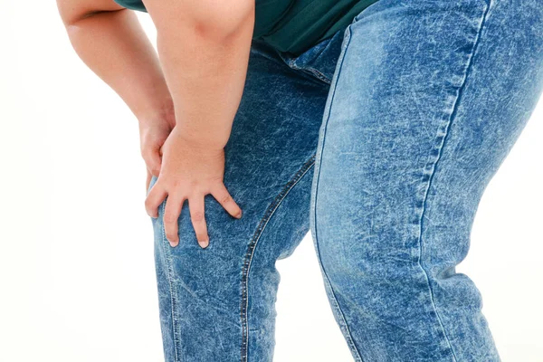 Παχύσαρκες Γυναίκες Που Είναι Υπέρβαρες Πονούσαν Στο Γόνατο Ένιωθαν Πολύ — Φωτογραφία Αρχείου
