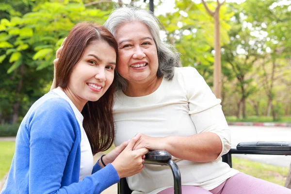 Elderly Mother Daughter Smiling Happily Park Morning Family Concept Health — Stock Photo, Image