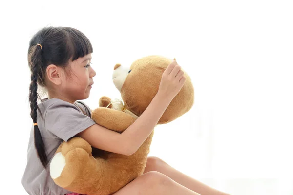 Cute Little Asian Girl Having Fun She Hugged Big Brown — Zdjęcie stockowe