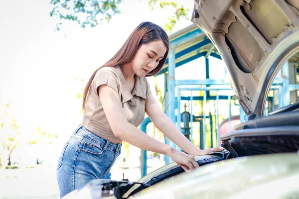 Asian Girl Car Broke Side Road Problem Engine Starting She —  Fotos de Stock