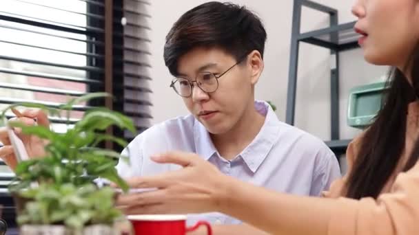 Asian Lgbt Couples Work Together Home Small Business Entrepreneurs Startups — Vídeo de stock