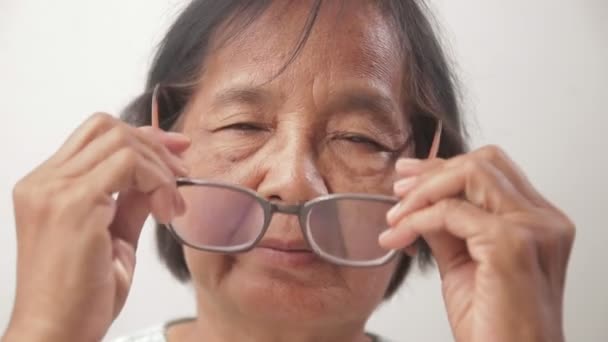 Asian Elderly Woman Wearing Eyeglasses Concept Health Care Elderly Retirement — Stockvideo