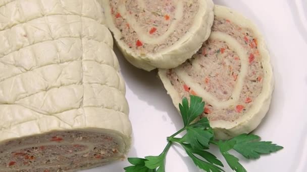 Fleischschnacka Elsässische Spezialität Auf Einem Teller — Stockvideo