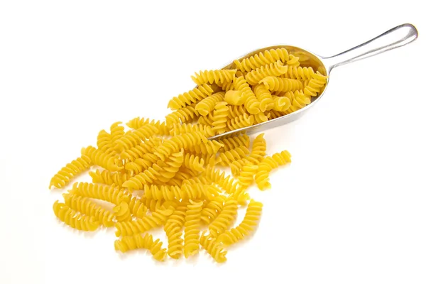 Halom Nyers Fusilli Izolált Fehér Alapon — Stock Fotó