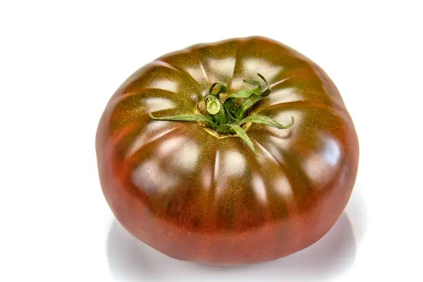 Tomates Rojos Negros Sobre Fondo Blanco — Foto de Stock