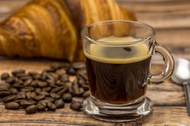 Ay çöreği ve bir fincan kahve.