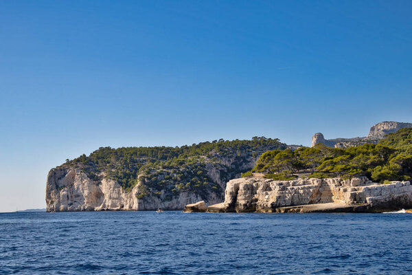 the creeks of Cassis seen from the sea