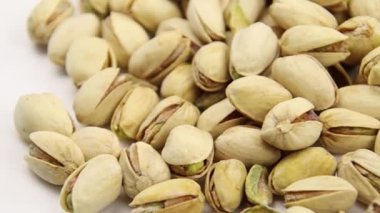 Masada kavrulmuş şam fıstığı.