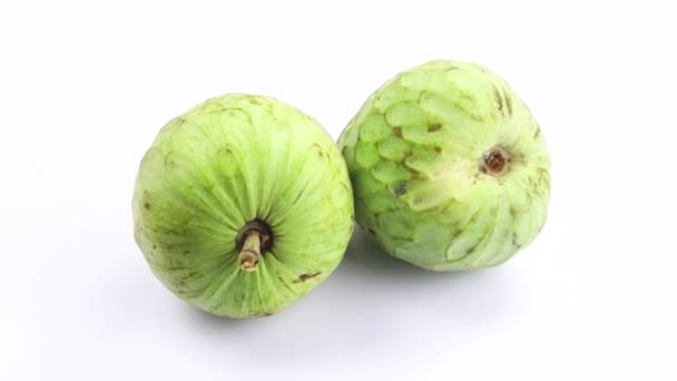 Νωπά Φρούτα Cherimoya Απομονωμένα Λευκό Φόντο — Αρχείο Βίντεο