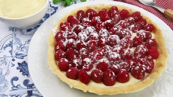 Deliciosa Tarta Frambuesa Entera — Vídeos de Stock