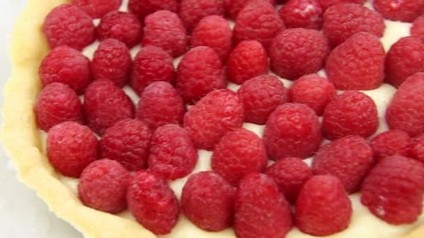 Deliciosa Tarta Frambuesa Entera — Vídeos de Stock