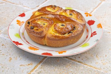 Kremalı ve çikolatalı ekmek.