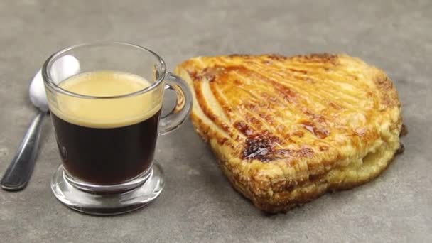 Croissant Casero Taza Café — Vídeo de stock