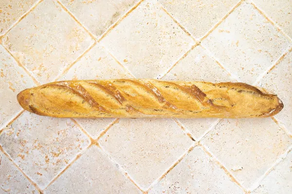 Čerstvý Bagetový Chléb Pozadí Dlaždice — Stock fotografie