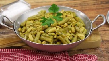 Tavada yeşil fasulye