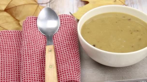 Tigela Sopa Cogumelos Uma Mesa — Vídeo de Stock