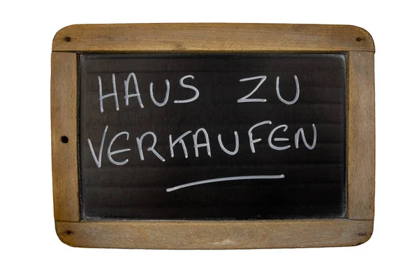 Slate Dengan Tulisan Atasnya Dalam Bahasa Jerman Rumah Untuk Dijual — Stok Foto