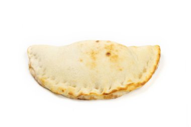 pizza calzone beyaz arka planda izole