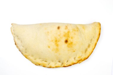 pizza calzone beyaz arka planda izole