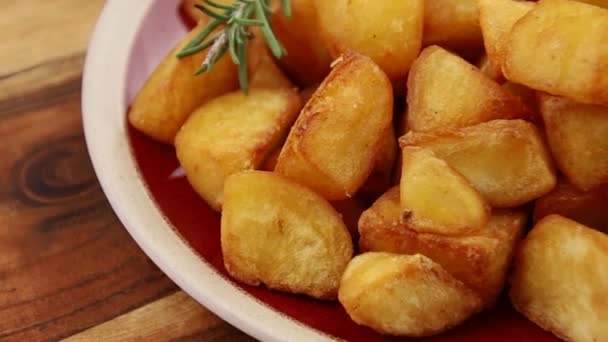 Batatas Fritas Com Alecrim Sal — Vídeo de Stock