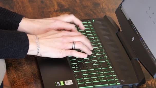Woman Hands Stopping Typing Computer Keyboard Because Wrist Pain — Αρχείο Βίντεο