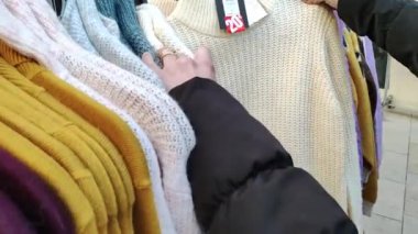 Ocak 'ta satış yapan kadın.