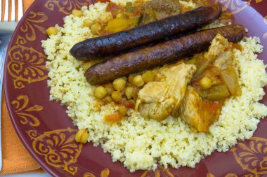 Merguez ve tavuklu kuskus.