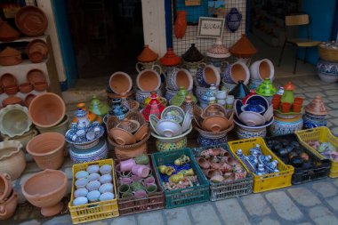 Piyasada geleneksel Fas seramikleri