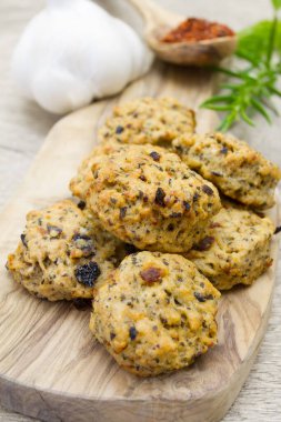 Aperatif için tuzlu kurabiye.