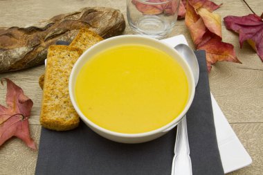 ekmek ile kabak çorbası 