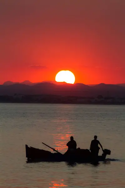 Barco Mar Belo Pôr Sol Sobre Mar Hammamet Cidade Tunísia — Fotografia de Stock