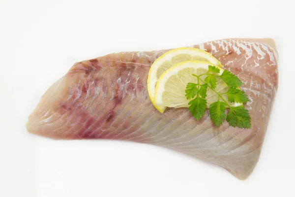 Filete Bacalao Crudo Con Limón Perejil Aislado Sobre Fondo Blanco — Foto de Stock