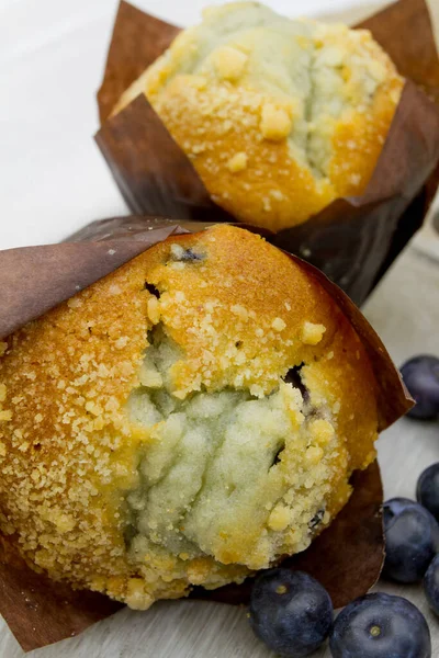 Muffins Mirtilo Caseiros Placa Madeira — Fotografia de Stock