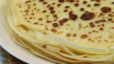 Tabaktaki gözleme yığını