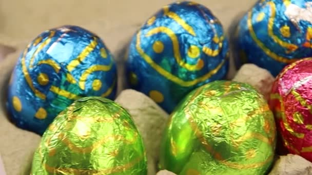 Huevos Pascua Fila Sobre Fondo Blanco — Vídeo de stock