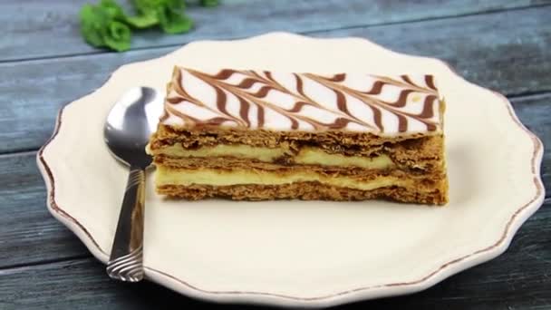 Millefeuille Uma Chapa Uma Mesa — Vídeo de Stock