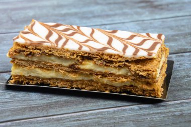 gri arkaplandaki yarrow