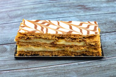 gri arkaplandaki yarrow