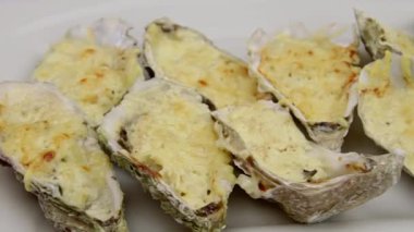 Peynirli ızgara istiridye..